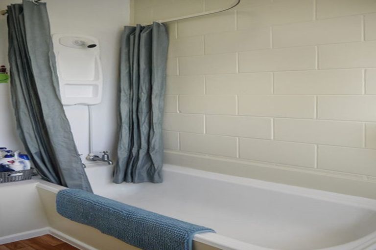 Photo of property in Oberon Flats, 48a Merton Street, Trentham, Upper Hutt, 5018