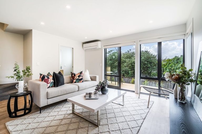 Photo of property in 5b Nea Place, Hillcrest, Auckland, 0627