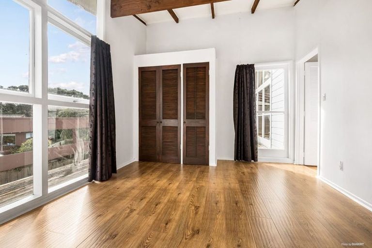 Photo of property in 28 Sunnyfield Crescent, Glenfield, Auckland, 0629