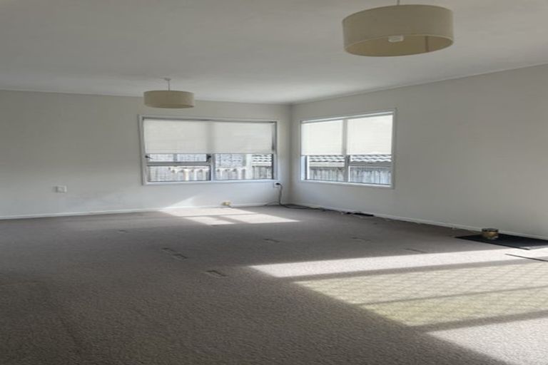 Photo of property in 2/33 Halberg Street, Glenfield, Auckland, 0629