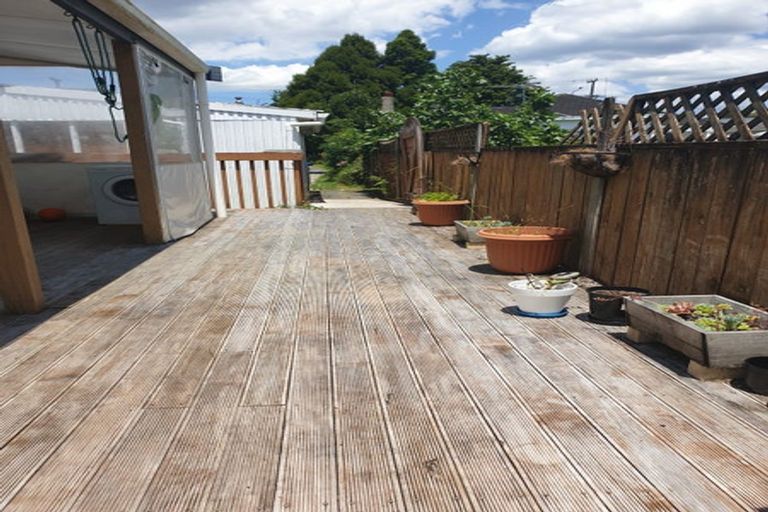 Photo of property in 26 Edwards Avenue, Henderson, Auckland, 0610