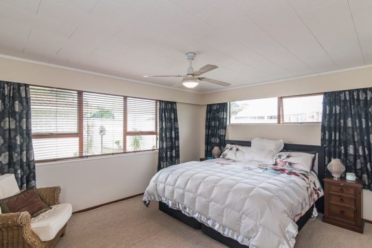 Photo of property in 29 Frimley Terrace, Waikanae Beach, Waikanae, 5036