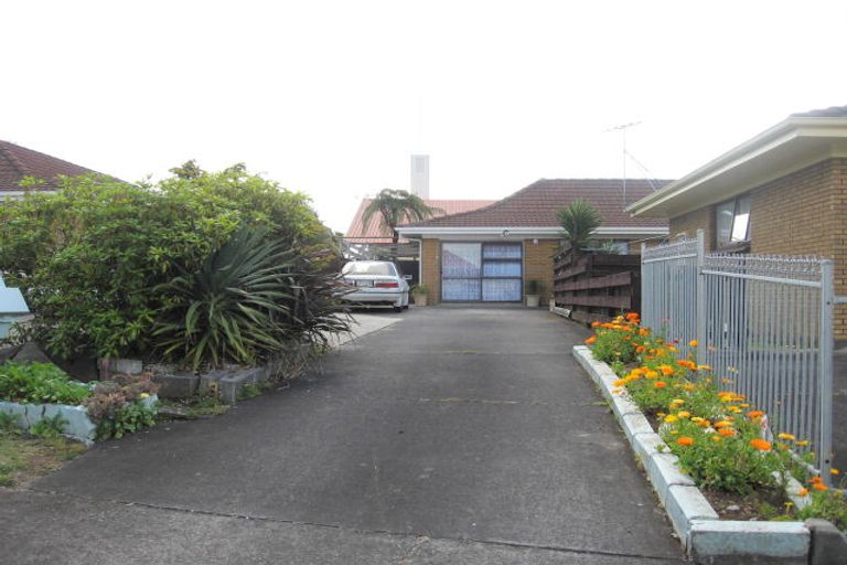 Photo of property in 2 Mangarata Avenue, Papatoetoe, Auckland, 2025