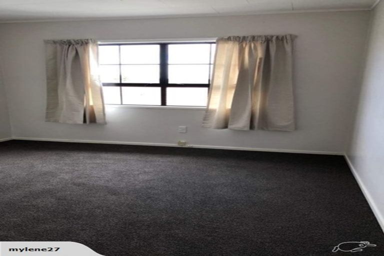 Photo of property in 17 Sabana Place, Unsworth Heights, Auckland, 0632