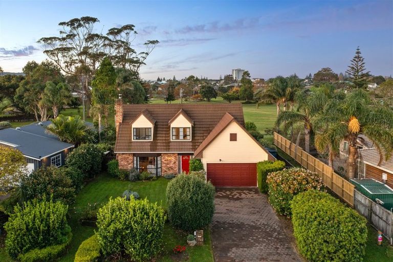 Photo of property in 42 Maygrove Drive, Orewa, 0931