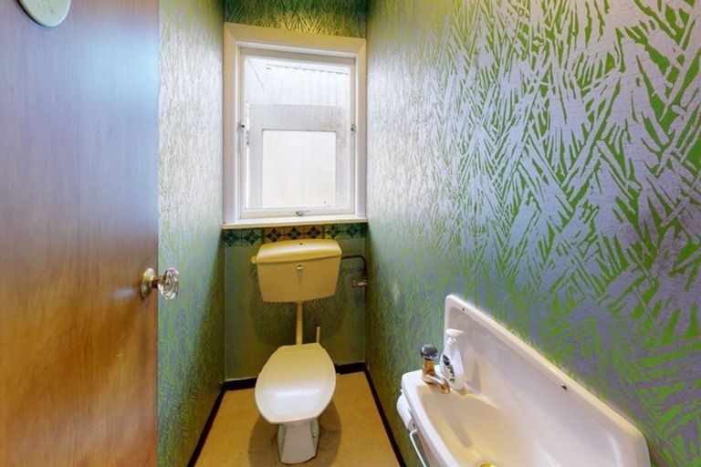 Photo of property in 42 Versailles Street, Karori, Wellington, 6012