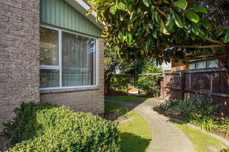 Photo of property in 409 Yaldhurst Road, Russley, Christchurch, 8042