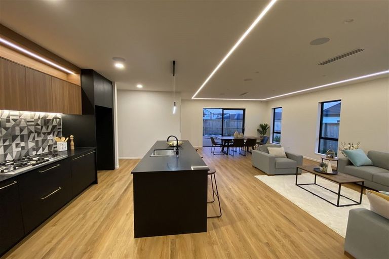 Photo of property in 15 Papa Orchard Drive, Kumeu, 0810