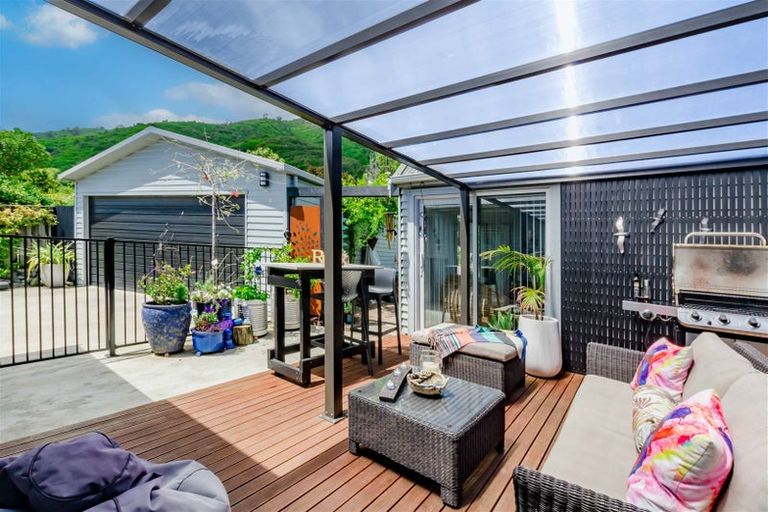 Photo of property in 11 Kotare Street, Waikanae, 5036