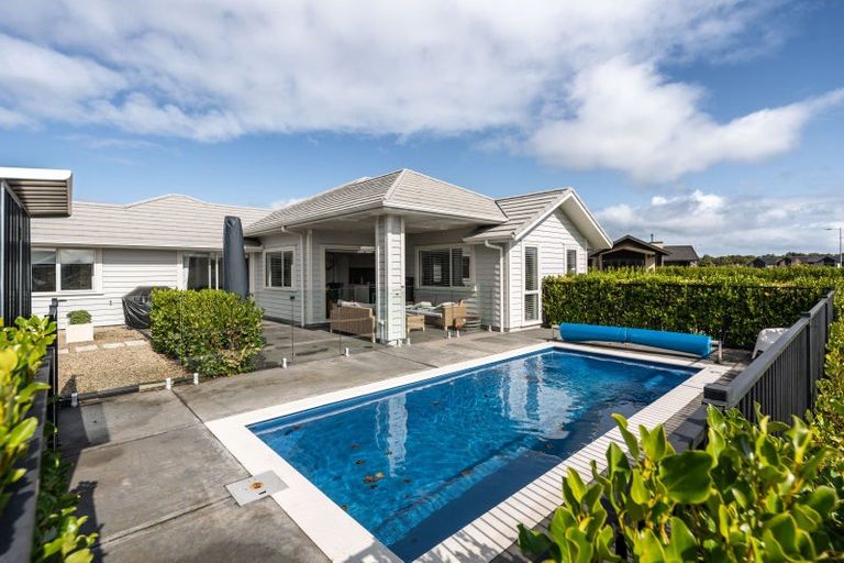 Photo of property in 32 Mike Smith Drive, Cambridge, 3434