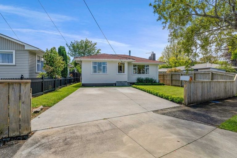 Photo of property in 33 Turakina Street, Merrilands, New Plymouth, 4312