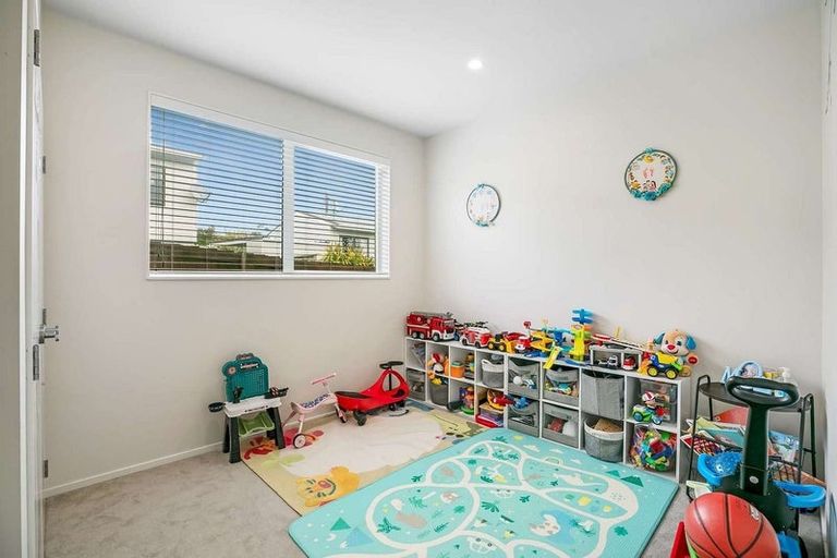 Photo of property in 103e Woodglen Road, Glen Eden, Auckland, 0602