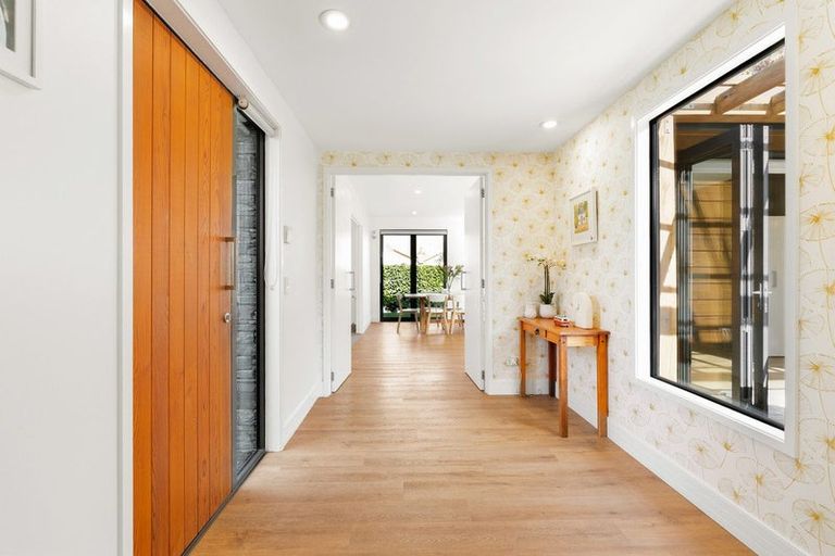Photo of property in 2 Bridesdale Drive, Lake Hayes, Queenstown, 9304