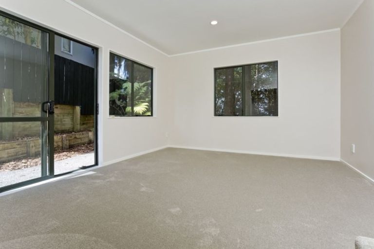 Photo of property in 2/22 Arcadia Crescent, Bayview, Auckland, 0629