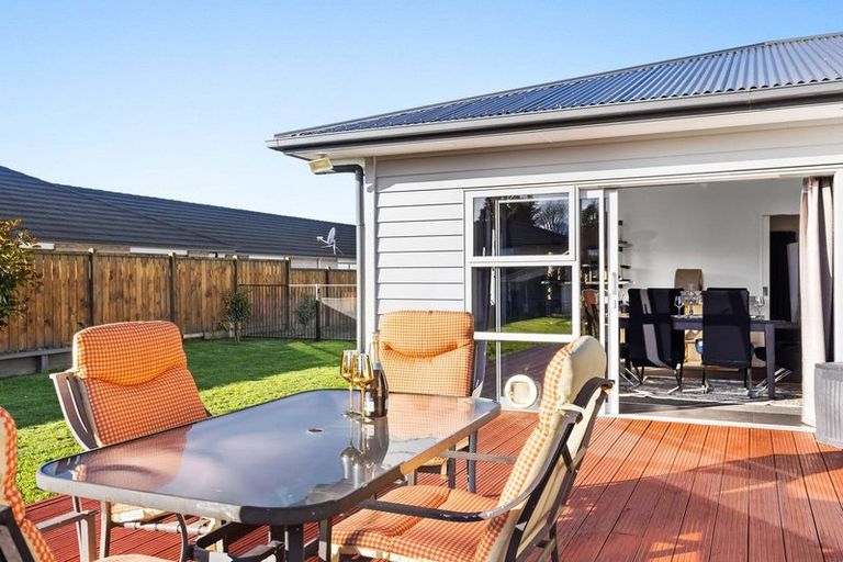 Photo of property in 22 Mercade Close, Stratford, 4332