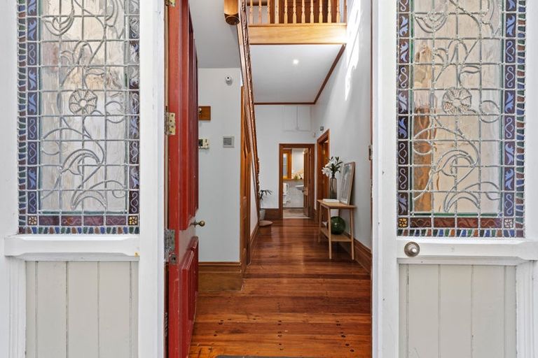 Photo of property in 4 North Terrace, Kelburn, Wellington, 6012