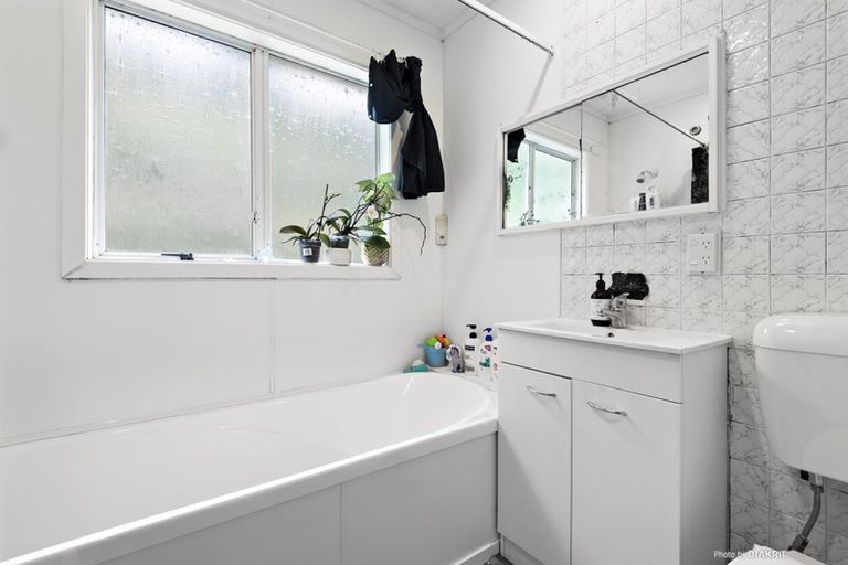 Photo of property in 71 Bassett Road, Johnsonville, Wellington, 6037