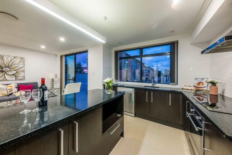 Photo of property in 2/182 Flat Bush School Road, Flat Bush, Auckland, 2019