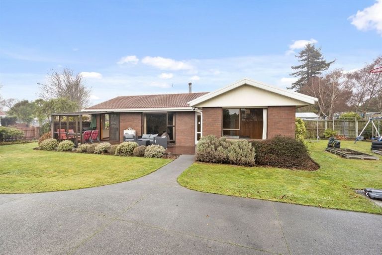 Photo of property in 31 Solomon Avenue, Redwood, Christchurch, 8051
