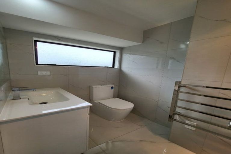 Photo of property in 19 Kapiti Place, Sunnynook, Auckland, 0620