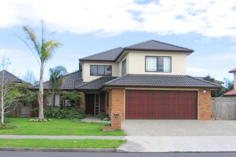Photo of property in 39 Middlefield Drive, East Tamaki Heights, Auckland, 2016