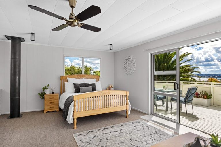 Photo of property in 43 Rewarewa Road, Te Atatu Peninsula, Auckland, 0610