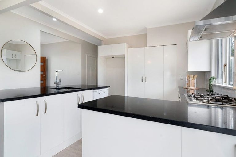 Photo of property in 1/81a Woodglen Road, Glen Eden, Auckland, 0602