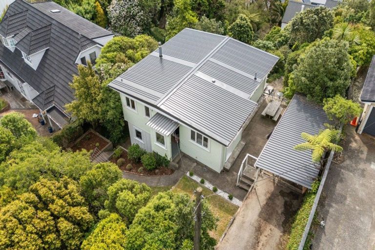 Photo of property in 16 Waru Street, Khandallah, Wellington, 6035