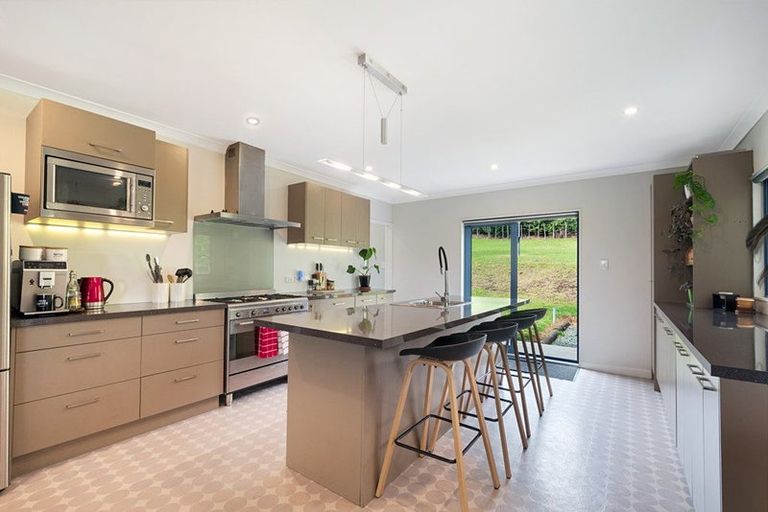 Photo of property in 141 Mangakura Road, Helensville, 0875