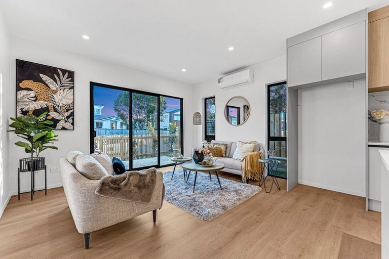 Photo of property in 3a Raupapa Street, Northcote, Auckland, 0627