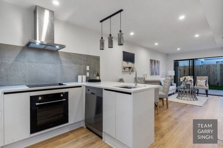 Photo of property in 8f Rainbow Place, Wattle Downs, Auckland, 2103