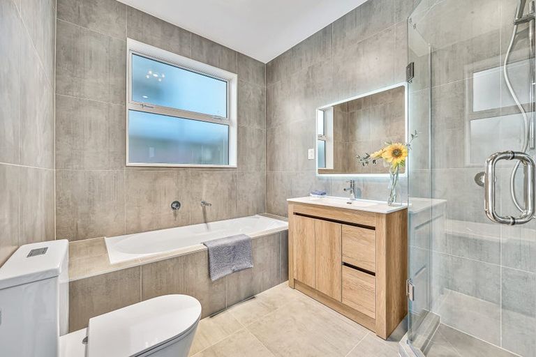 Photo of property in 40 Drumnaconagher Road, Flat Bush, Auckland, 2019