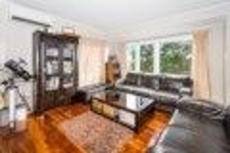 Photo of property in 17 Lysander Crescent, Beach Haven, Auckland, 0626