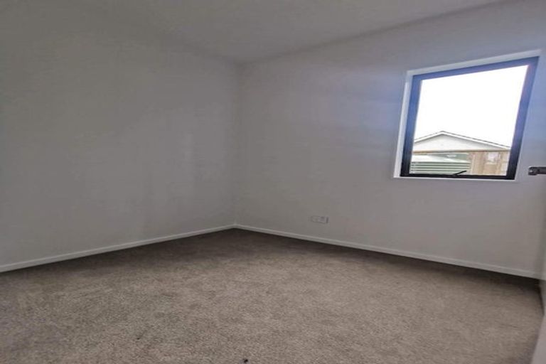 Photo of property in 22 Eileen Newey Place, Henderson, Auckland, 0612