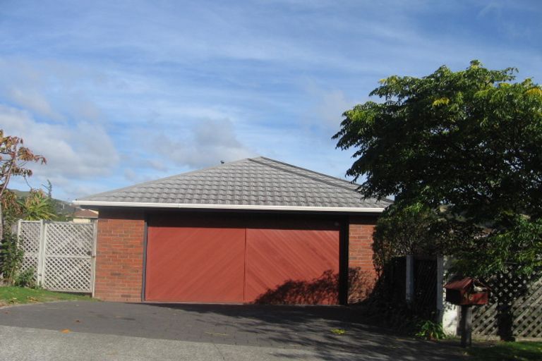 Photo of property in 46 Sailmaker Close, Whitby, Porirua, 5024