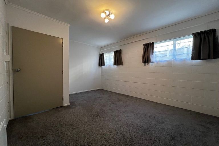 Photo of property in 2/3 Sovereign Place, Glenfield, Auckland, 0629