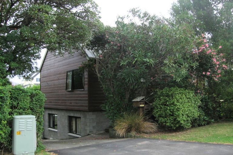 Photo of property in 2 Park Road, Paraparaumu Beach, Paraparaumu, 5032