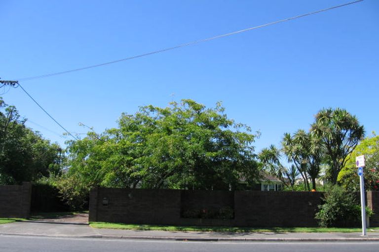Photo of property in 1/58 Shakespeare Road, Milford, Auckland, 0620