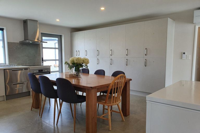 Photo of property in 37 Howden Drive, Jacks Point, 9371