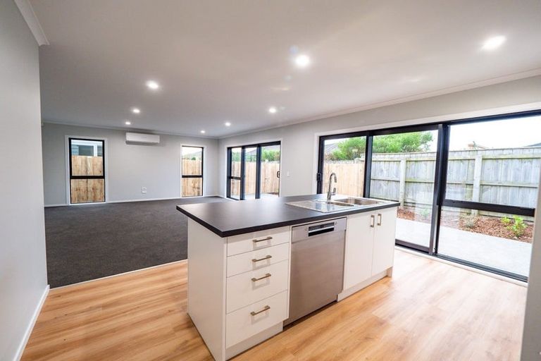 Photo of property in 8 Koru Loop, Paraparaumu, 5032