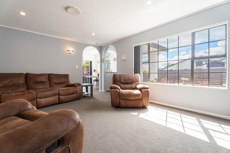 Photo of property in 15 Kentwood Drive, Woodridge, Wellington, 6037