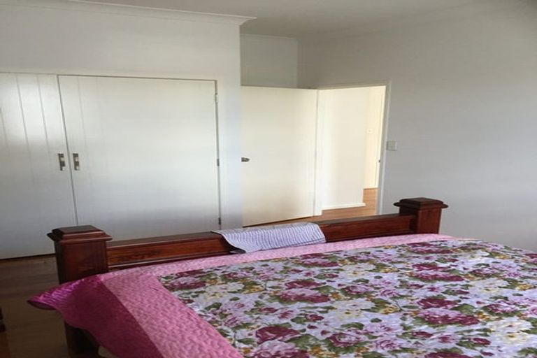 Photo of property in 3155 Great North Road, New Lynn, Auckland, 0600