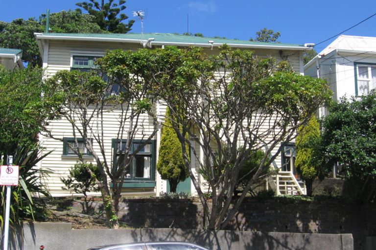 Photo of property in 49 Rolleston Street, Mount Cook, Wellington, 6021