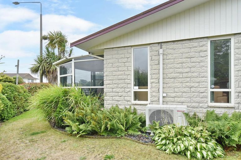 Photo of property in 2/513 Mairehau Road, Parklands, Christchurch, 8083