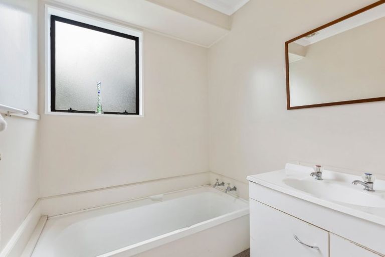 Photo of property in 2/26 Karepo Crescent, Ranui, Auckland, 0612