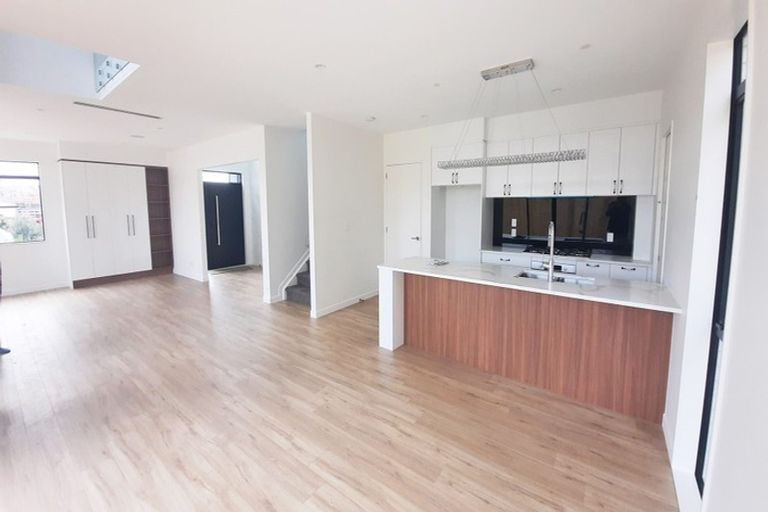 Photo of property in 1 Skua Road, Hobsonville, Auckland, 0616