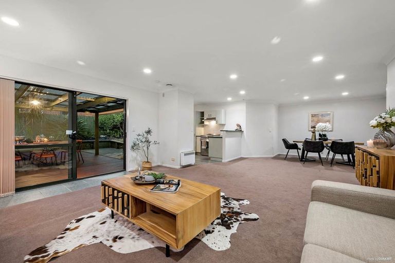 Photo of property in 1/13 Thornton Road, Milford, Auckland, 0620