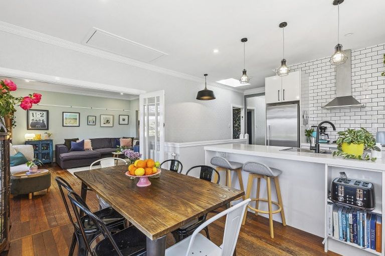 Photo of property in 96 Tio Tio Road, Seatoun, Wellington, 6022