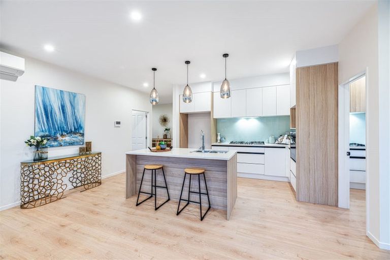 Photo of property in 16 Matau Rise, Te Atatu Peninsula, Auckland, 0610