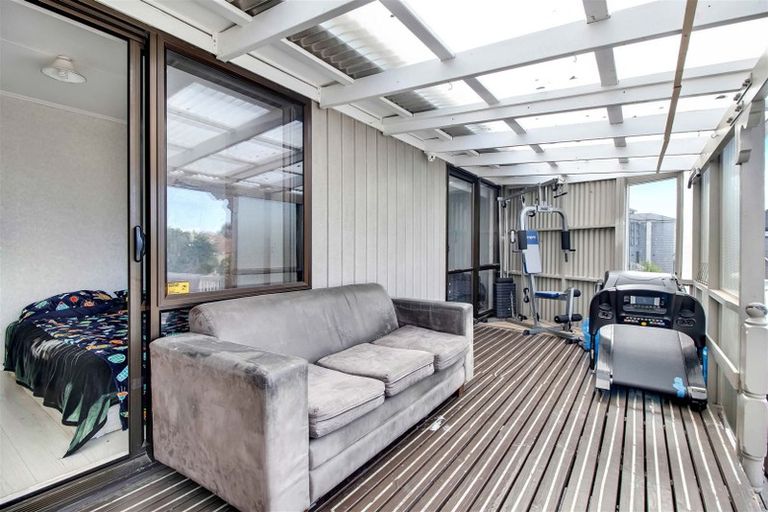 Photo of property in 7 Kaweka Street, New Lynn, Auckland, 0600